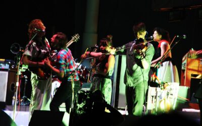 Arcade Fire tornano con “Pink Elephant”: punk e profonde riflessioni sull’esistenza nel nuovo disco