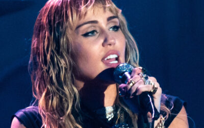 Miley Cyrus racconta il suo mondo con “End of the World”